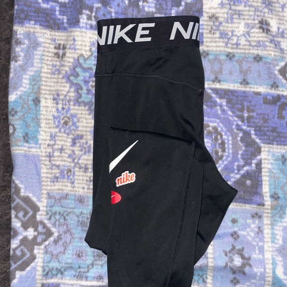 Black Nike leggings - Picture 2 of 3